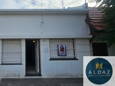 En Venta/ casa  en  11 de  septiembre  al  100  Punta 100