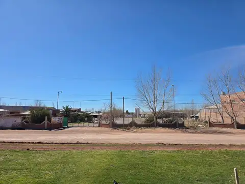 Vende terreno sobre ruta, apto desarrollo.