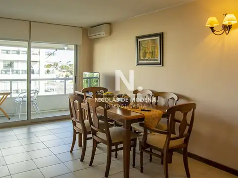 Departamento de 2 dormitorios en venta con vista al Puerto, Punta del este