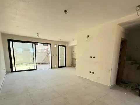 Casa Duplex Venta 3 dormitorios 2 baños 1 toilette patio con seguridad