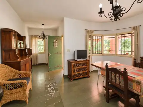 Casa 8 ambientes con 1 baño