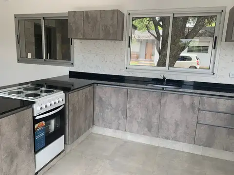 Casa en Alquiler en El Bosque, $ 1.800.000
