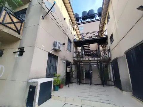 Venta departamento 2 ambientes cochera descubierta