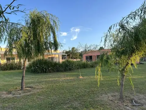 Casa en Venta con 3 cocheras