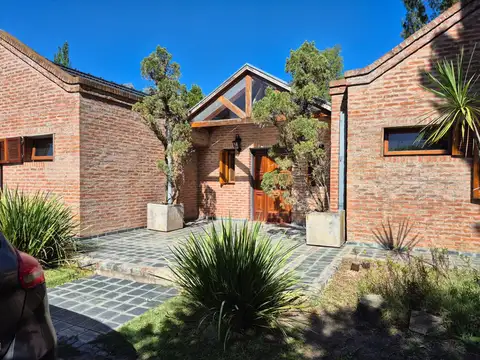 Casa 5 ambientes con 3 baños