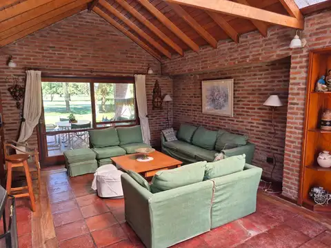 Avda Juan Manuel De Rosas 2200