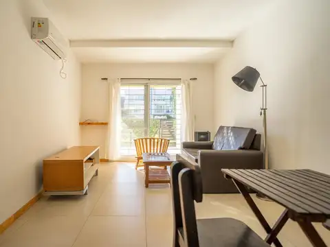 Departamento 3 dormitorios con patio y cochera en Fisherton