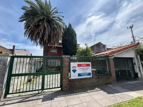 VENTA CASA EN BLOCK MUNRO VTE LOPEZ COCHERA