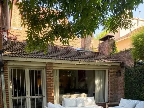 Casa 7 ambientes con 2 baños