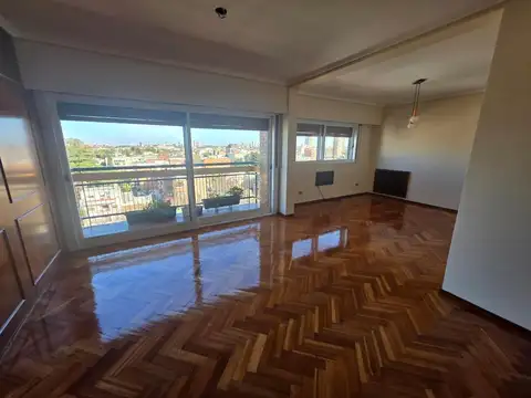 Semi piso 3 amb 145m2 con cochera excelente ubicacion