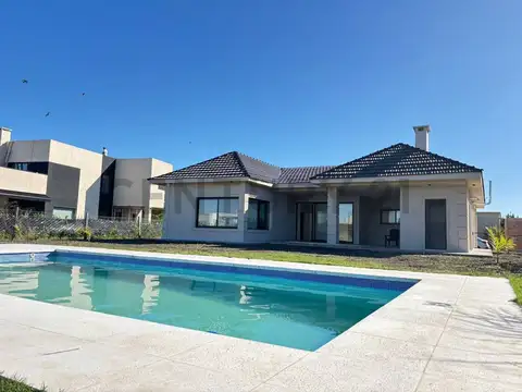 Alquiler de casa desarrollada en una sola planta, en Barrio San Ramiro, Pilar del Este