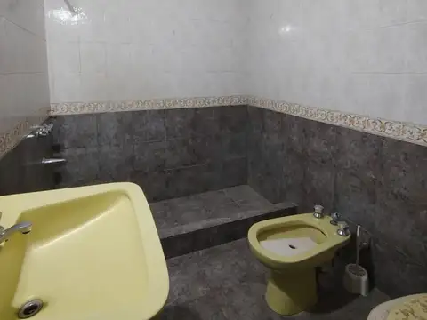 Depto Tipo Casa en Alquiler de 4 dormitorios