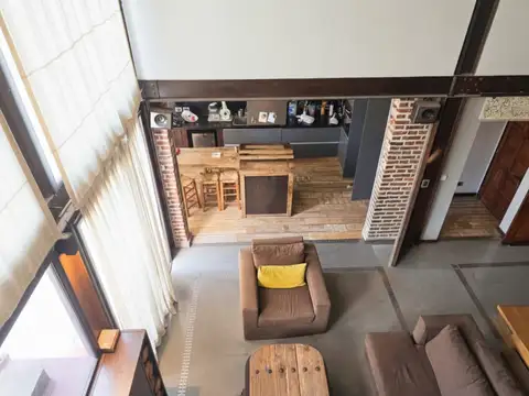 Casa en Alquiler con 3 cocheras