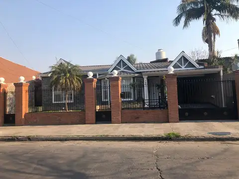 Hermoso Chalet en Tigre de 4 amb con pileta