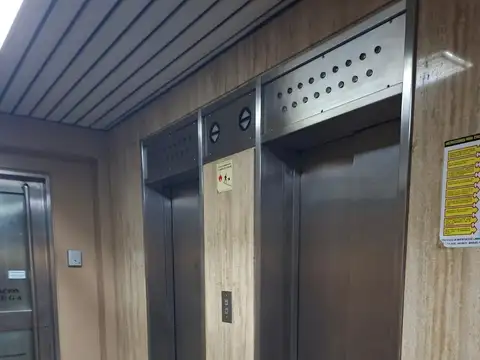 Oficina en Alquiler con 1 cochera