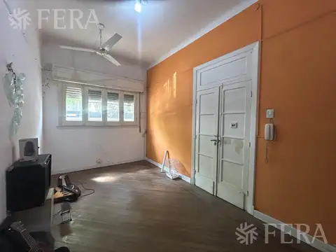 Venta de PH de 2 ambientes con cochera en Quilmes