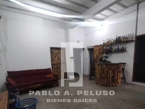 VENTA AMPLIO LOCAL USO INDUSTRIAL Y DOS DEPARTAMENTOS. MERLO. ZONA OESTE. BUENOS AIRES