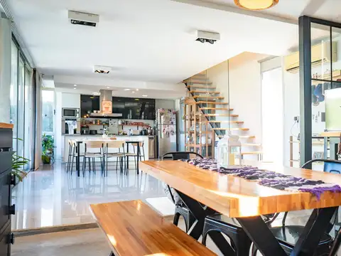 Casa en Venta con 2 cocheras