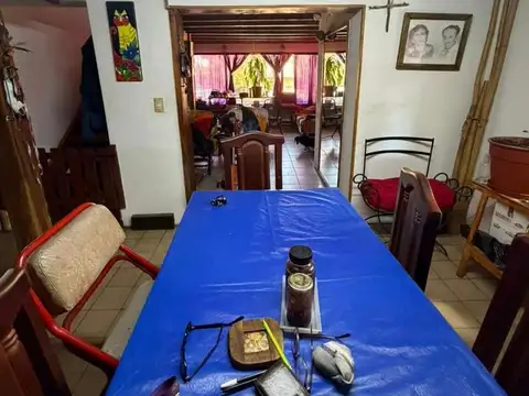 Casa 6 ambientes con 2 baños