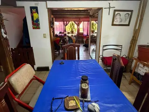 Casa 6 ambientes con 2 baños