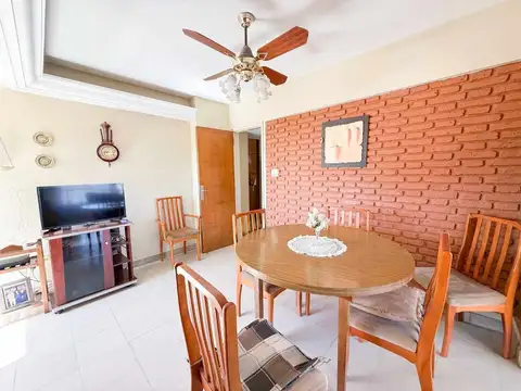 Departamento 6 ambientes con 2 baños