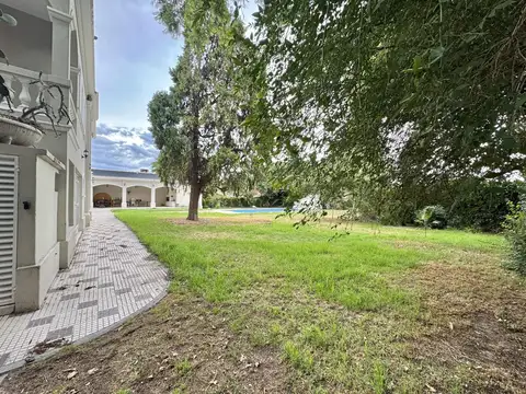 Casa en Venta con 5 cocheras