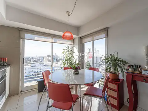 Venta departamento 2 ambientes con balcón al frente, cochera cubierta y baulera en Moron
