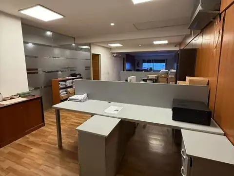 Oficinas En Alquiler 203 M2 Cub. En Planta Alta Importantes