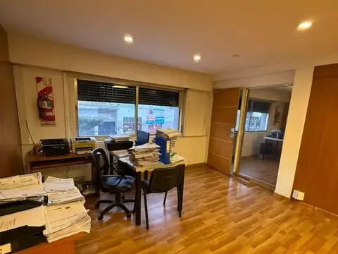 Oficina 6 ambientes con 2 baños