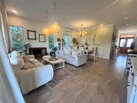 Casa en Venta con 3 cocheras