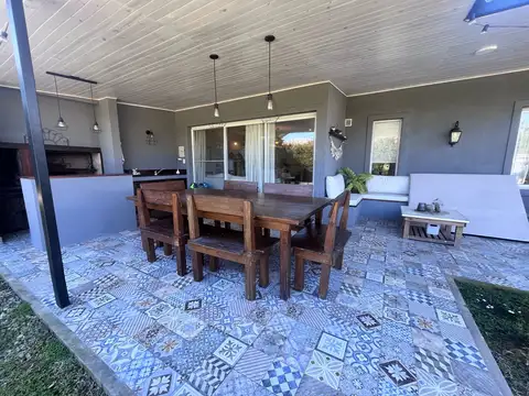 Casa en Venta con 3 cocheras