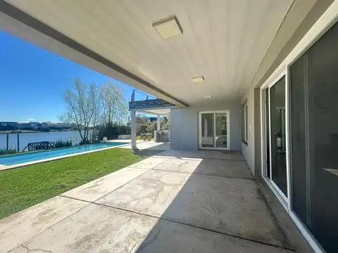 Casa en Venta con 6 cocheras