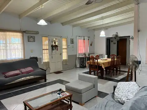Casa 4 ambientes con 3 baños
