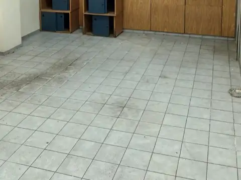 OFICINA PRIMER PISO- 128 M2. cub.- CON PATIO-