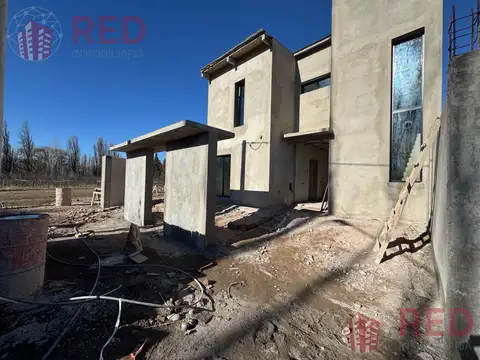 Vende Casa 3 Dormitorios Barrio Tierra Mansa