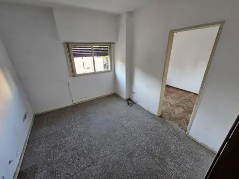 Venta - 2 ambientes (a reciclar) - Caballito