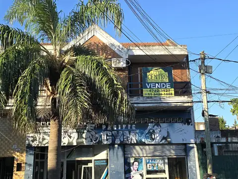 Lindo Departamento, Céntrico, Primer Piso Al Contrafrente, Amplio Patio  