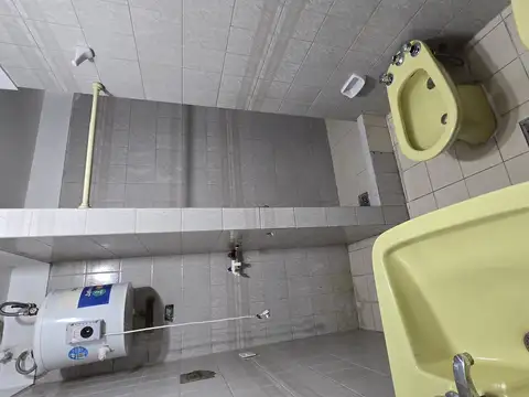 Lindo Departamento, Céntrico, Primer Piso Al Contrafrente, Amplio Patio  