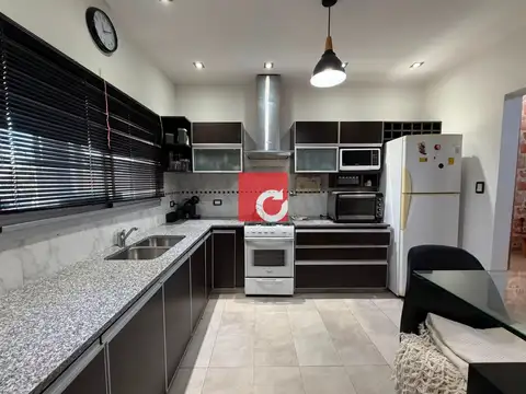 Casa 5 ambientes con 3 baños