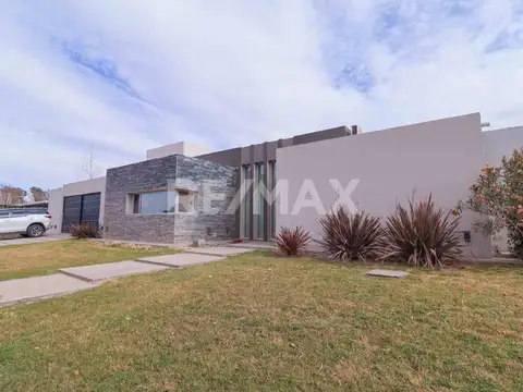 Casa de 3 Dorm, en Venta, Barrio Privado La Falda