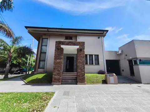 Casa en Venta en Bernal Oeste, USD 520.000