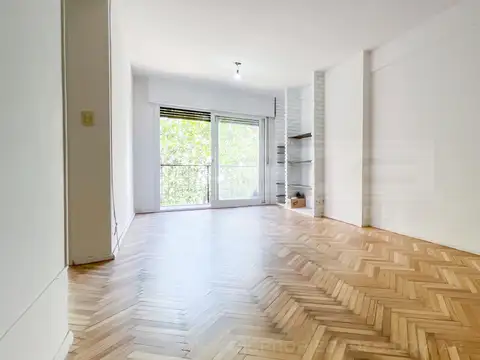 Avenida San Martin al 600,entre Avenida Libertador y Azcuenaga