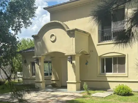 Casa en venta - 5 Dormitorios 4 Baños - Exaltación de la Cruz