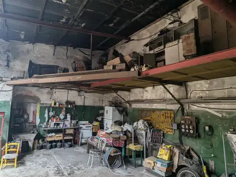 Galpón  deposito Trifásica -  con casa de 6 Amb Lanus Este