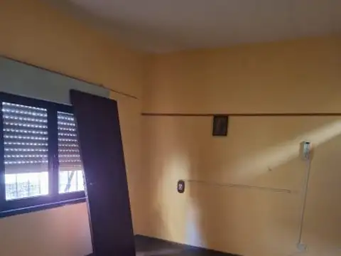 CASA CON LOCAL A RECICLAR  APTO CREDITO