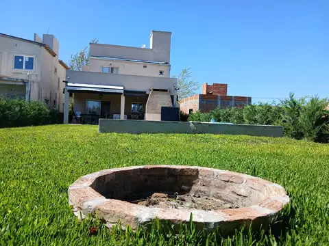 Exclusiva Casa 3 dormitorios en 2 plantas Domselaar Chico VENTA