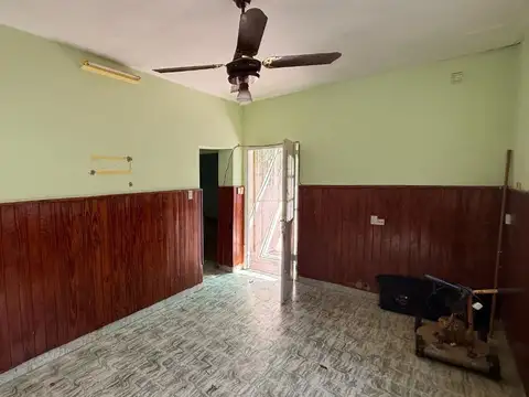 VENTA / AMPLIO PATIO / TODOS LOS SERVICIOS