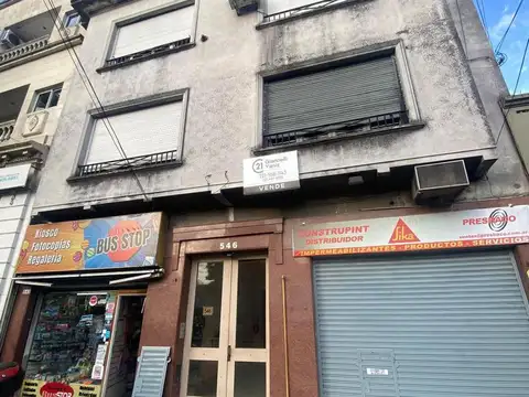 Calle 7  e/  42 y 43 Piso 2