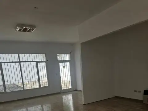 Oficina 5 ambientes con 2 baños