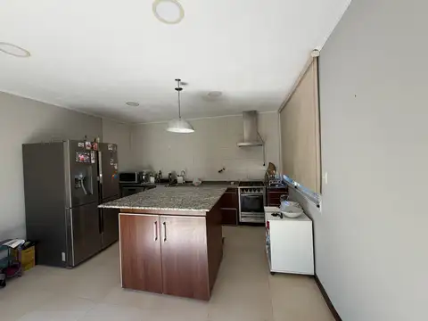 Casa 6 ambientes con 3 baños